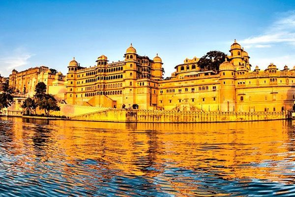 rajasthan-pichola-lake-city- palace-udaipur-inde