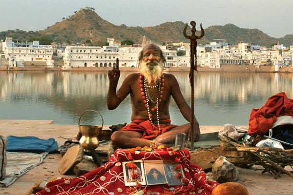 rajasthan-puskar-lake-sadhu-inde