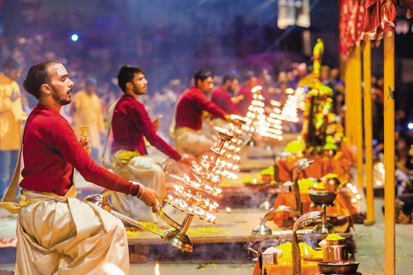 varanasi-ghat-arti-inde